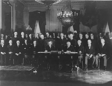 一战后签订的《凡尔赛条约》主要内容是什么?
